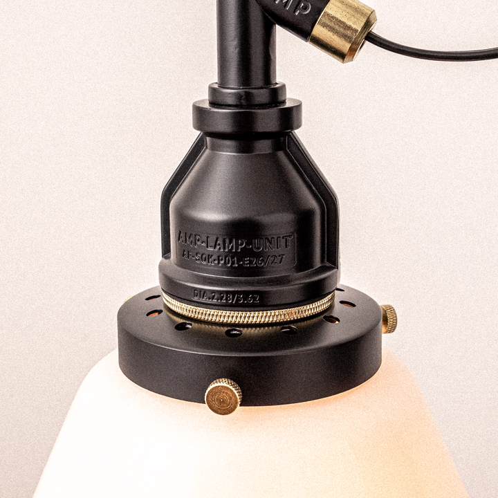 AMP GLASS LAMP WIRE BK