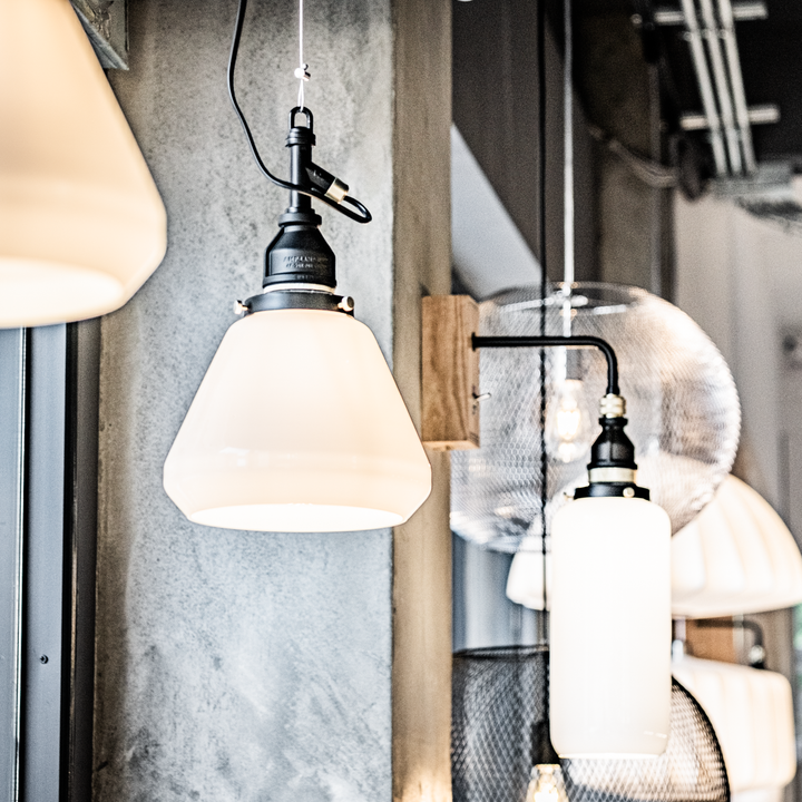 AMP GLASS LAMP WIRE BK