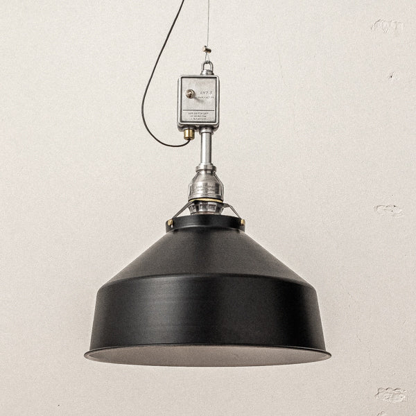 AMP ALU SHADE SQ MEDIUM SWITCH BK