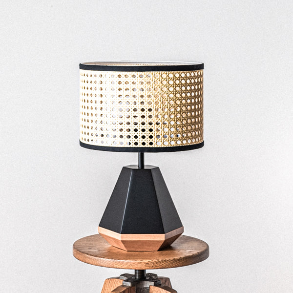 AMP TABLE LAMP FRUSTUM BK