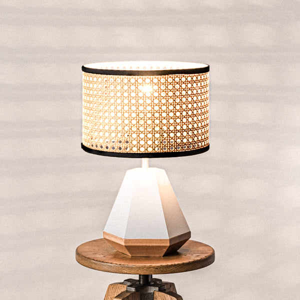 AMP TABLE LAMP FRUSTUM WH