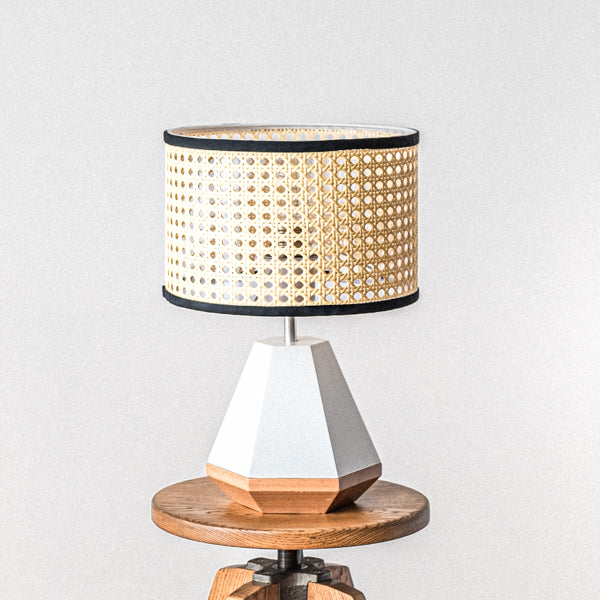 AMP TABLE LAMP FRUSTUM WH