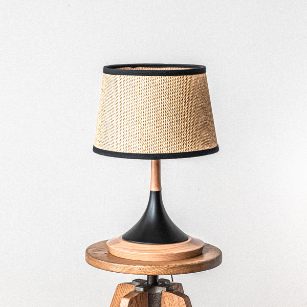 AMP TABLE LAMP HORN BK