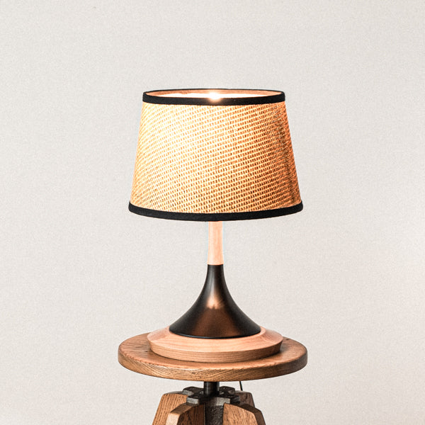 AMP TABLE LAMP HORN BK