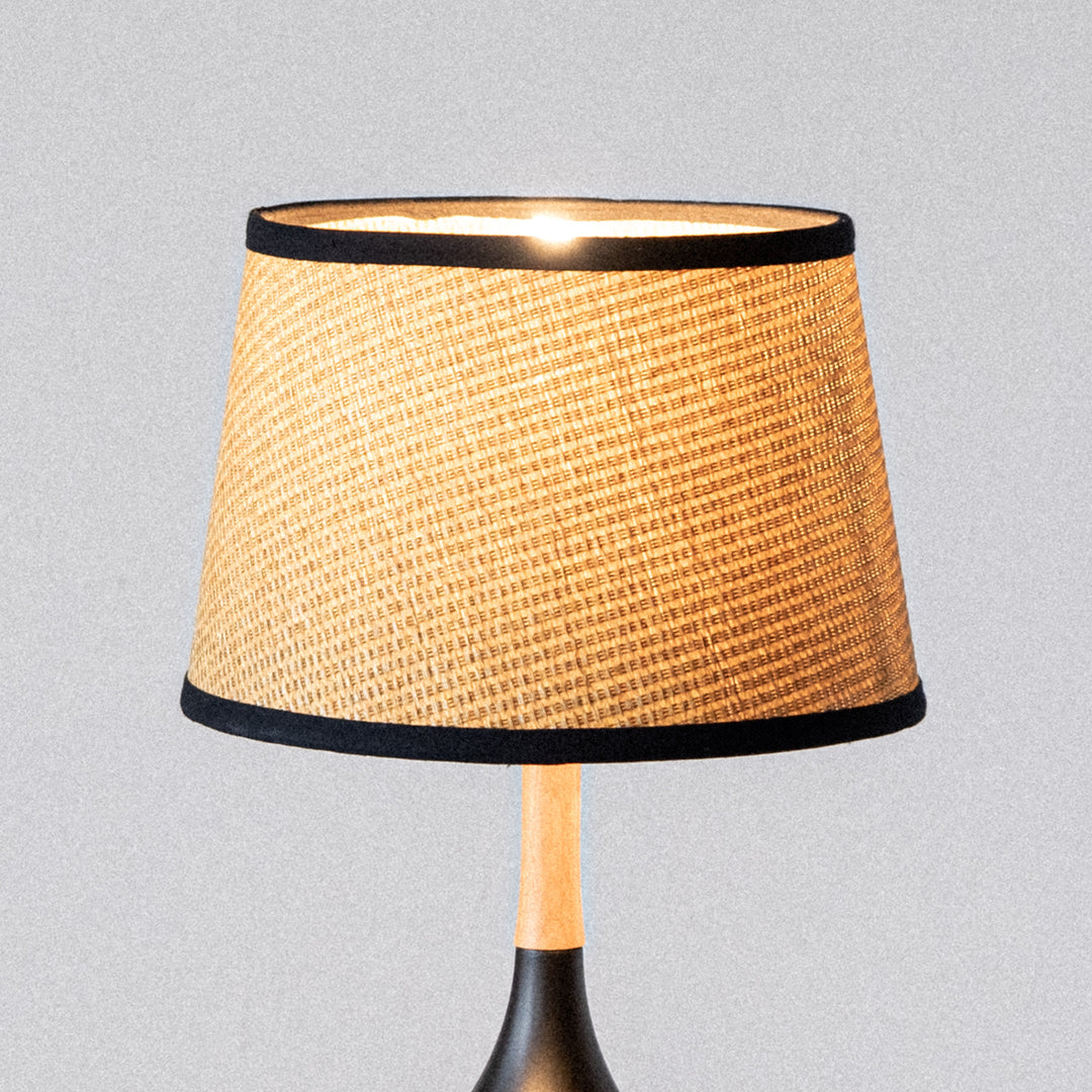 AMP TABLE LAMP HORN BK