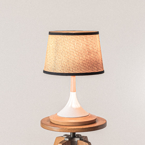 AMP TABLE LAMP HORN WH
