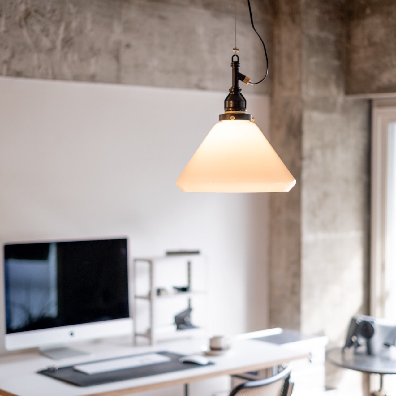 AMP GLASS LAMP LARGE WIRE BK – OTHE.